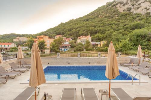 Swimming pool, Luxury Apartments Queen in Petrovac