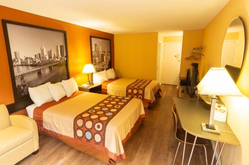 Super 8 by Wyndham Carlisle North - image 3