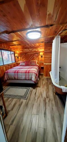 1 queen bed
