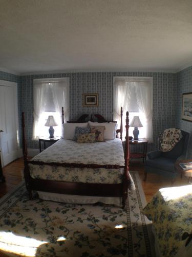 Queen Room with Twin Bed