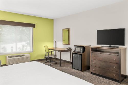 Holiday Inn Express & Suites Wilmington-Newark, an IHG Hotel