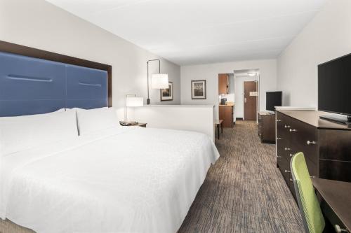 Holiday Inn Express & Suites Wilmington-Newark, an IHG Hotel