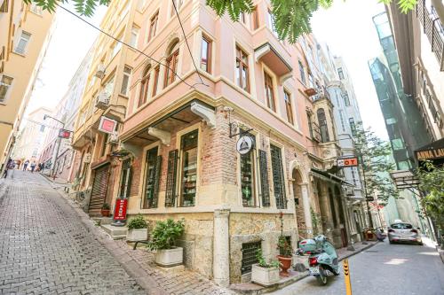 No 8 Galata, Istanbul