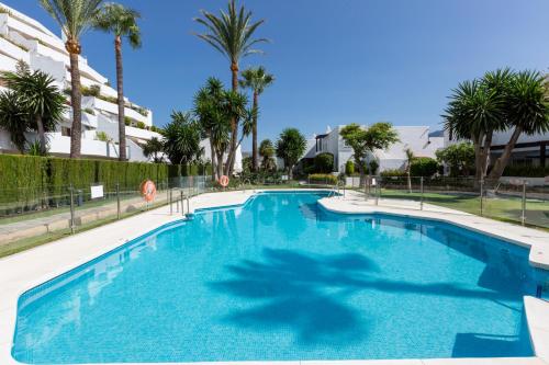 Bella Vista Puerto Banus apartment with sea views - image 4