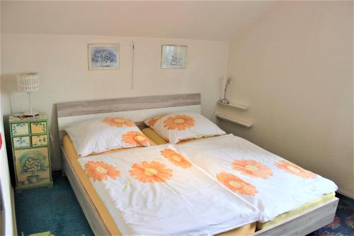 2 twin beds