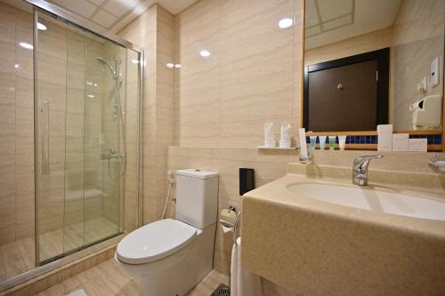 Deluxe Twin Room image 4