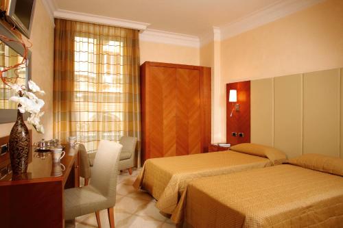 Suite Opera Rooms - image 14