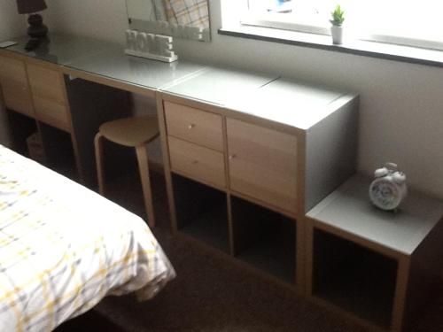 1 double bed, 1 futon bed