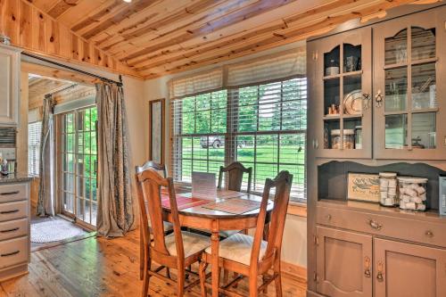 Blue Ridge Parkway House with Mountain Scenery! in Glade Valley, USA