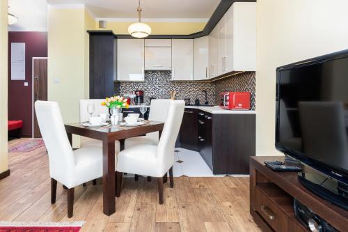 Apartments Jaglana near Old Town by Renters - image 3