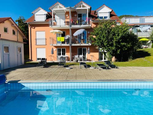 Das Schneckenhaus - Ferienwohnung mit Pool & Seeblick in Bodman-Ludwigshafen, Deutschland