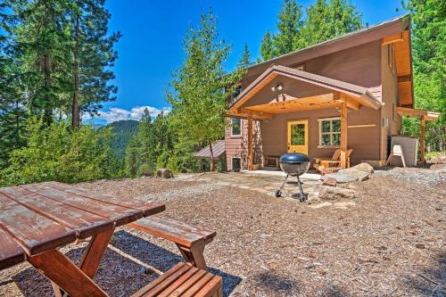 Secluded Leavenworth Cabin with Mtn Views and Fire Pit! - Leavenworth