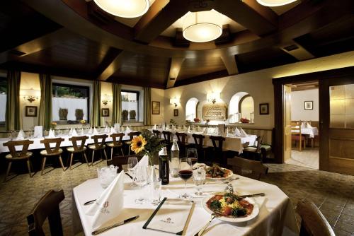 HartlWirt Gasthof-Hotel – Salzburg, IA