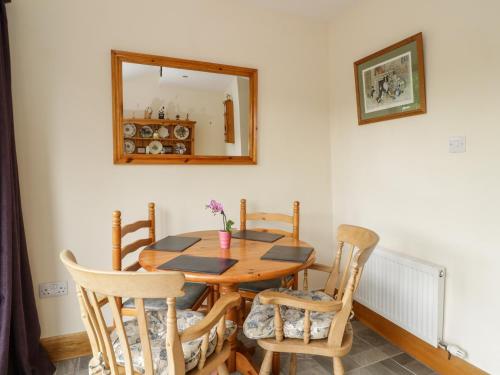 Whirligig Cottage - image 4