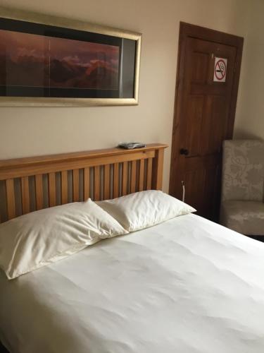 Bed & Breakfast@4