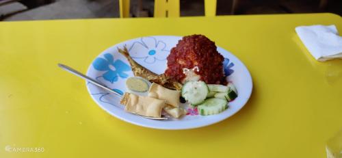 Food and beverages, MAHSURI HOMESTAY JITRA in Jitra