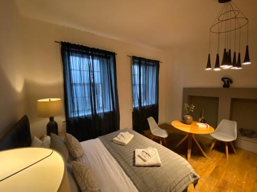 1 king bed, 1 sofa bed