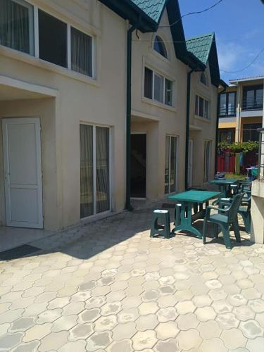 . Nona's Cottages