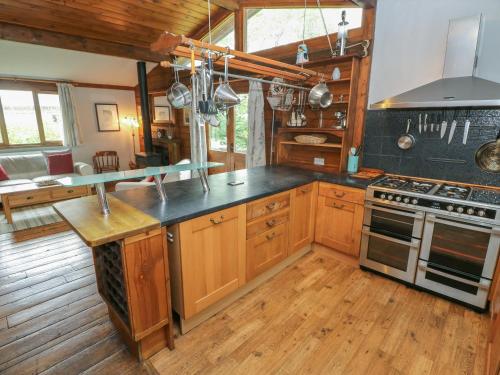 Timbertwig Lodge in Cosheston