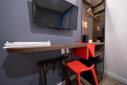 room detail thumbnail 2