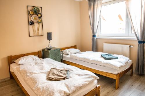 2 twin beds