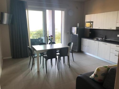 2 bedrooms, 4 beds