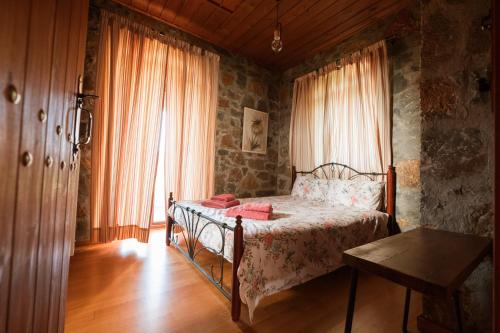 Rustic Stone Home, Milopotamos, Rethymno