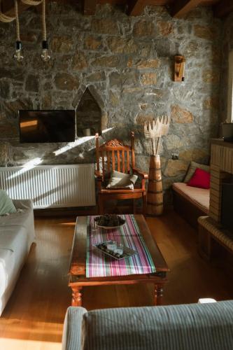 Rustic Stone Home, Milopotamos, Rethymno