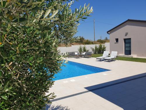 Small house Tia with private pool - image 5