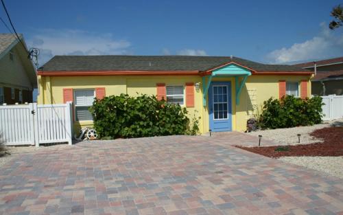 Adorable North Beach Home - Oceanfront by Ocean Properties