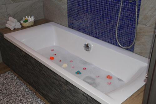 douche, Maisonette Deluxe by fewo-amperland in Olching