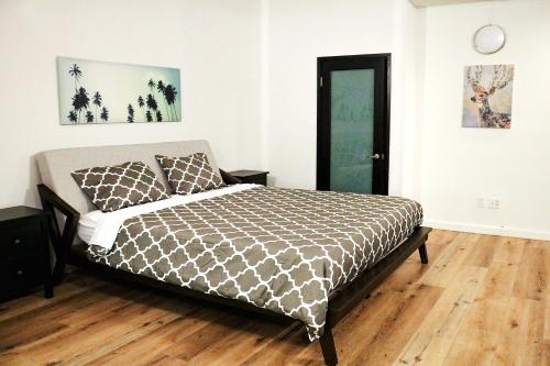 1 queen bed, 1 twin bed