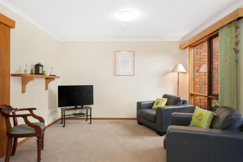 Four-Bedroom House image 5