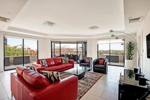 PYRMONT/DARLING HARBOUR MODERN 3 BED PENTHOUSE APARTMENT - image 1