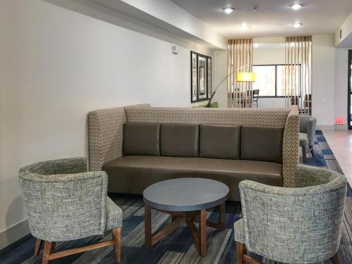 Holiday Inn Express & Suites Lubbock West, an IHG Hotel