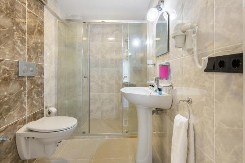Comfort Triple Suite City View. image 2