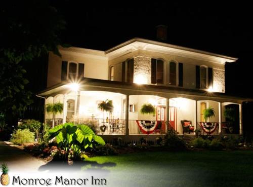 Monroe Manor Inn - Accommodation - South Haven