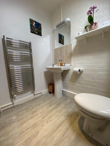 Kirkdale Cottage - image 6
