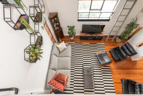 StayCentral - Fitzroy Converted Warehouse Penthouse