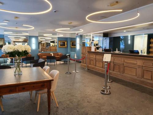 Előcsarnok, Hotel Concord near Marionetta Múzeum