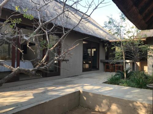 Vista exterior, 11 Raptors Lodge in Hoedspruit