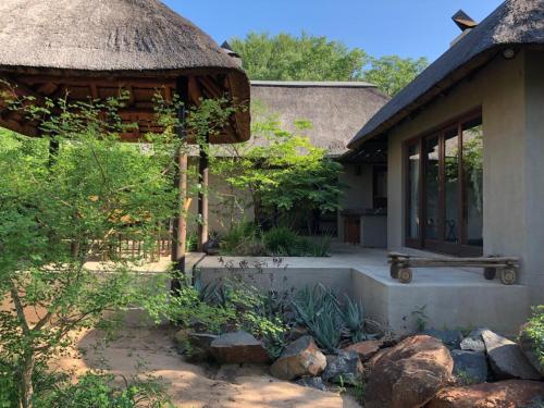 Vista exterior, 11 Raptors Lodge in Hoedspruit