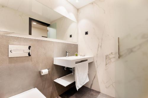 Bathroom, Ronda House in Raval