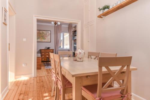 Chez Marie - Cozy One-Bedroom with Balcony by Flat Mаnager, Sofia (Foto 4)