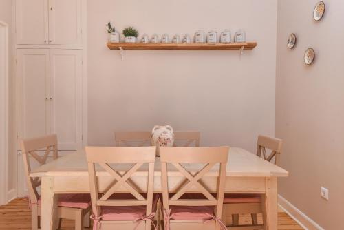 Chez Marie - Cozy One-Bedroom with Balcony by Flat Mаnager, Sofia (Foto 9)