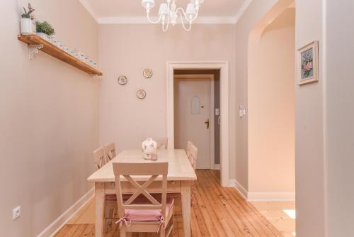 Chez Marie - Cozy One-Bedroom with Balcony by Flat Mаnager, Sofia (Foto 10)