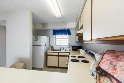 Seaside Beach & Racquet by Meyer Vacation Rentals - image 7