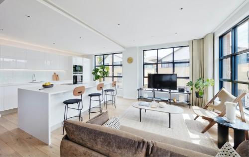 Plum Guide - Angora Elm, Kings Cross, London