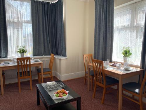 St Anne's Road Guest House - image 5
