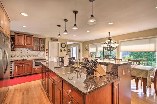 Modern Hiwassee Home with Mtn and Lake Views! - image 8